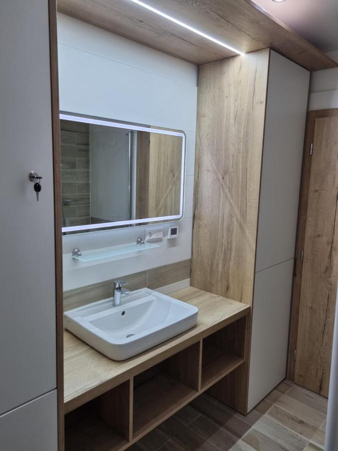 Apartmán Nerudovka D 104, Finská sauna, garážové stání Loučná pod Klínovcem Exteriér fotografie